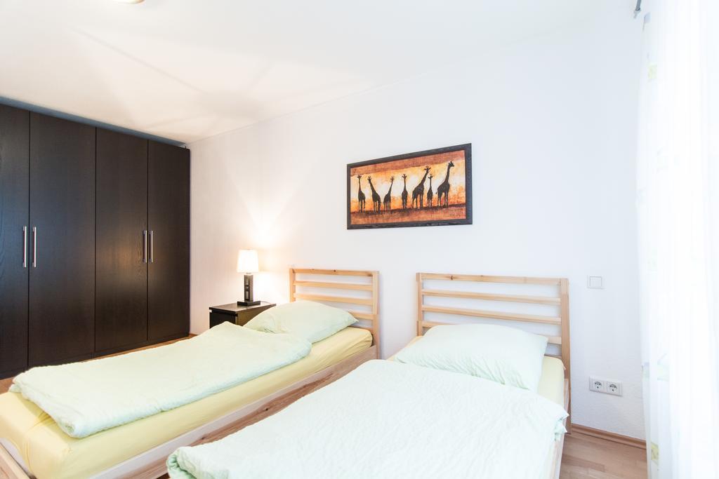 Ferienwohnung นอยส์ ภายนอก รูปภาพ